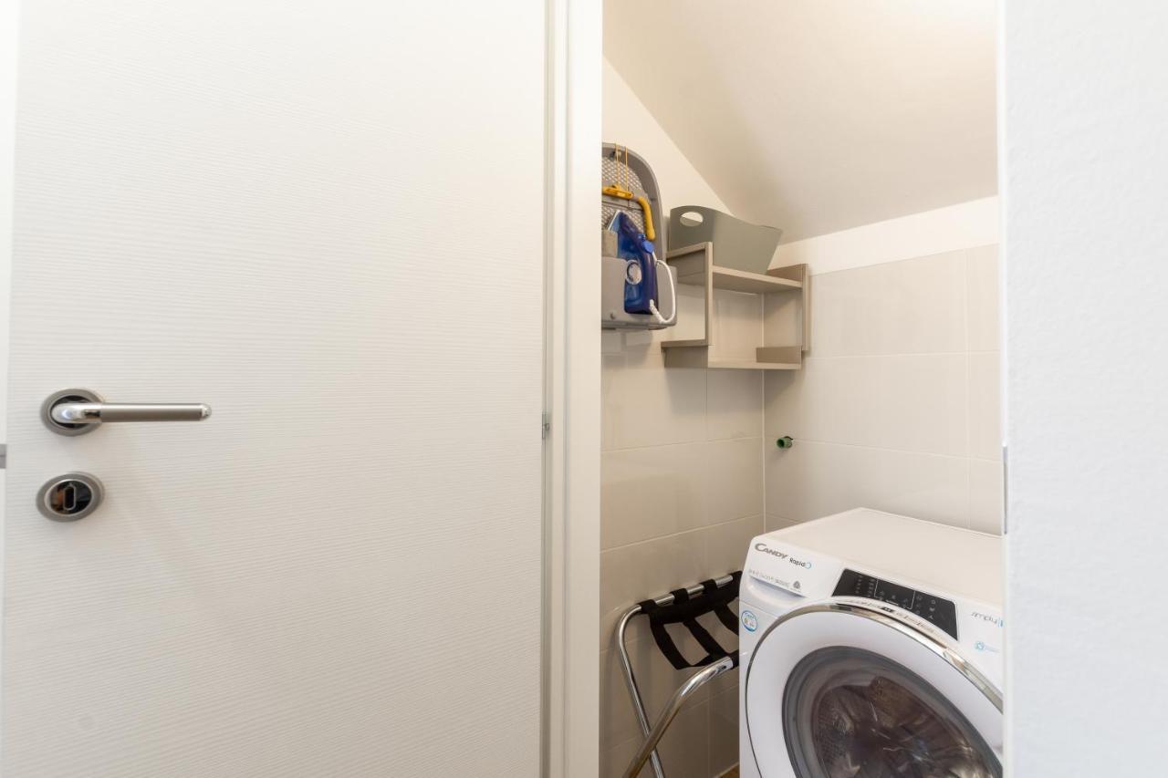 Studio Apartman Lilly With Private Parking In The Yard Of The House Pula Eksteriør billede